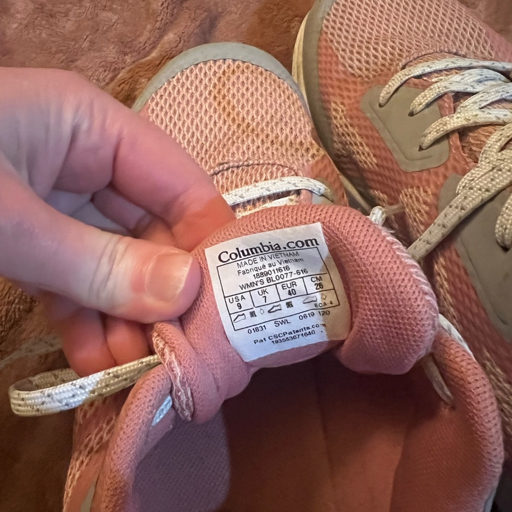 GUC Columbia Hiking Shoes - Picture 7 of 8